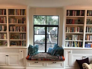 Interior - Terrific 4-bedroom house with WiFi in charming Monterey (Monterey)