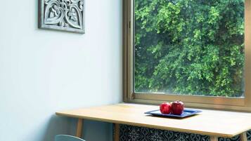 Suite – junior, balkong | Minibar, skrivebord for bærbar PC og barnesenger (inkludert)