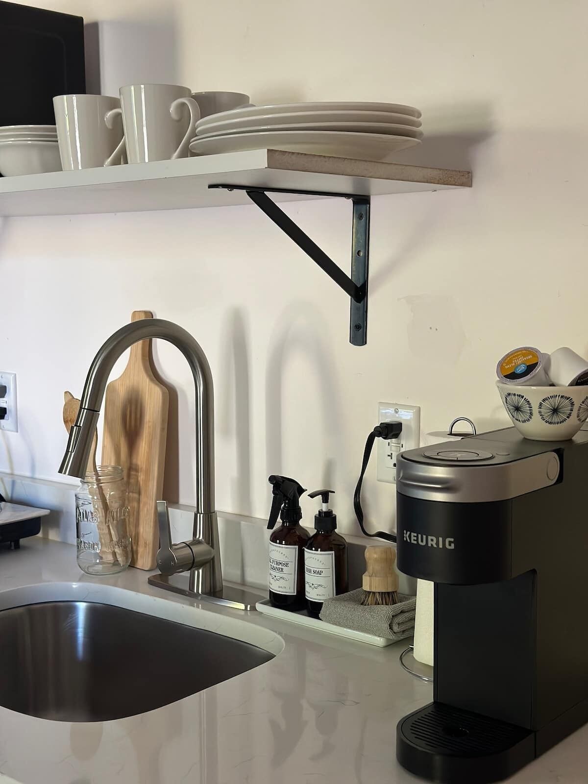 Frigorifero, microonde, piano cottura, macchina per tè/caffè