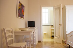 Triple Room, Balcony, Pool View | Free WiFi - Le Duchesse Rooms and Events (Trani)