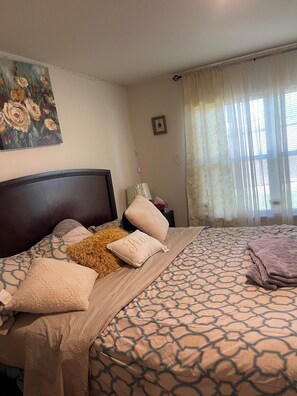 3 bedrooms, iron/ironing board, WiFi, bed sheets