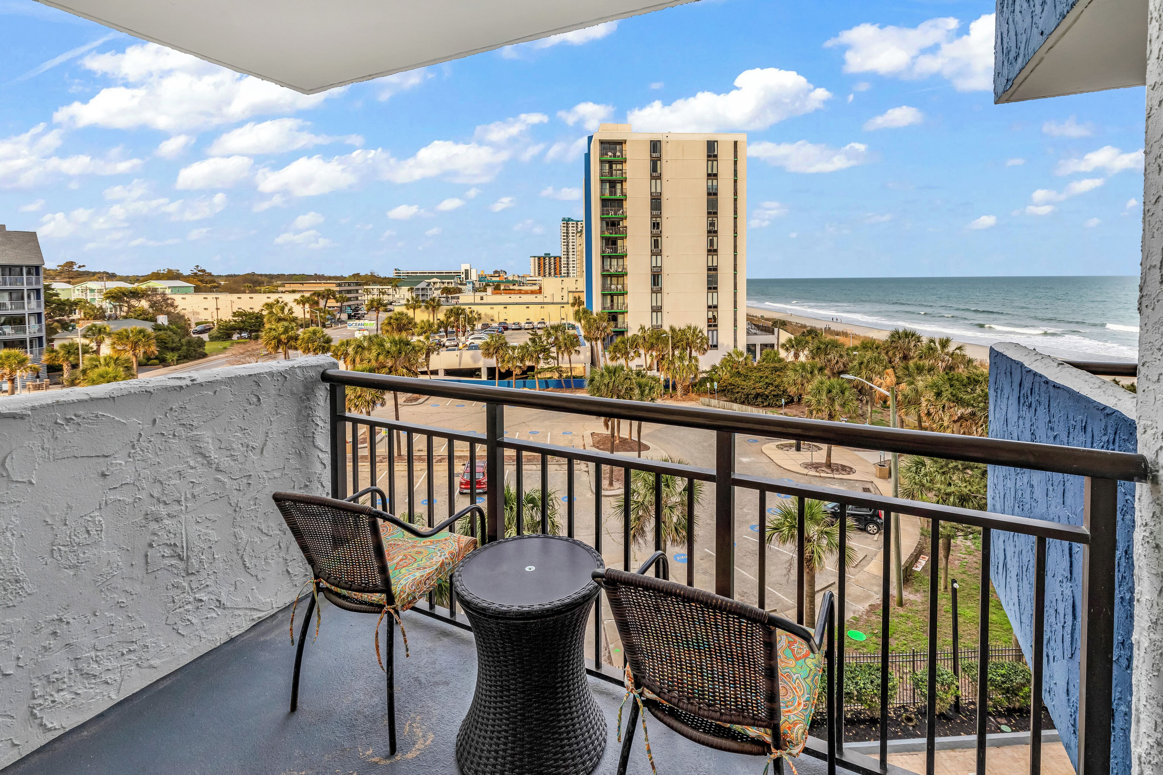 Deluxe Condo, 1 Bedroom, Non Smoking, Partial Ocean View | Balcony