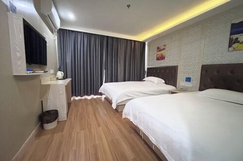 Yijia Hotel (Shanghai Jinshan New Town Wanda Plaza)