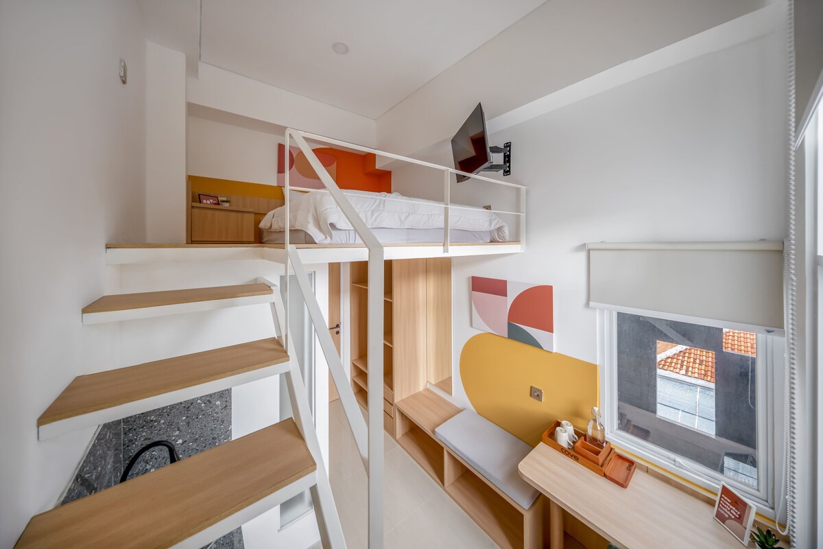 Bureau, espace de travail pour ordinateur portable, Wi-Fi gratuit