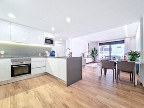 Fridge, microwave, oven, dishwasher