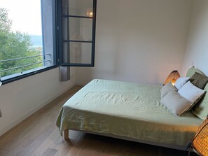 3 bedrooms, iron/ironing board, travel crib, free WiFi