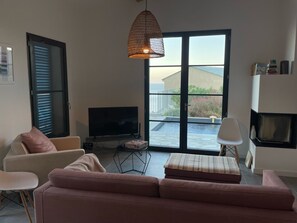 Smart TV, fireplace - Air-conditioned villa with pool and panoramic sea view, 6 pax (Brando)