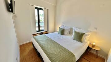 Apartamento | 1 dormitorio y tabla de planchar con plancha