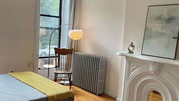 1 habitación, tabla de planchar con plancha, wifi y ropa de cama