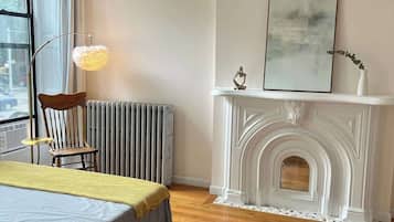 1 habitación, tabla de planchar con plancha, wifi y ropa de cama