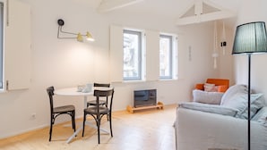 Apartment | Dining - Charming Central Escape, Oporto (Porto)