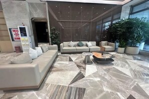 Lobby lounge - Yining Yili Huacheng Grand Hotel (People's Square) (Yining City)