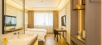 Yining Yili Huacheng Grand Hotel (People's Square)