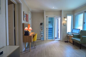 Blackout drapes, free WiFi - Helloworld guesthouse (Seoul)