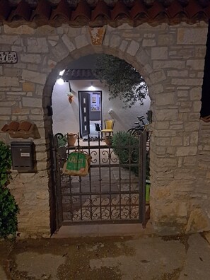 House | Exterior - Holiday Home in Vabriga With Pool Near Beaches (Tar-Vabriga)