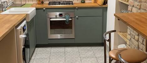 Fridge, microwave, oven, coffee/tea maker