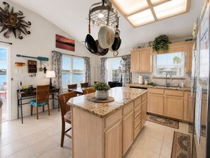 Coffee/tea maker, fridge, microwave, oven - Long Island Village 314 (Port Isabel)