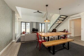 Apartment | Dining
