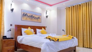 Luxury Apartment, 3 Bedrooms | Soundproofing, iron/ironing board, free WiFi