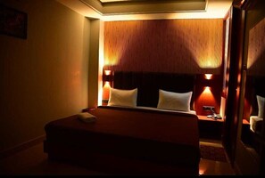 コンフォート ルーム コートヤードビュー コートヤード | デスク、ノートパソコン用作業スペース、アイロン / アイロン台、WiFi (無料)