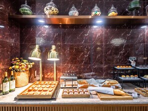 A buffet with various pastries, bread, and drinks. - Mercure Qingdao Zhanqiao (Qingdao)