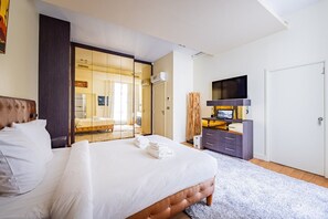 3 bedrooms, iron/ironing board, WiFi, bed sheets