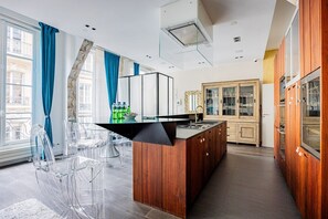 Fridge, microwave, oven, dishwasher