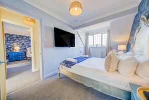 3 habitaciones, escritorio, cuna de viaje y wifi 