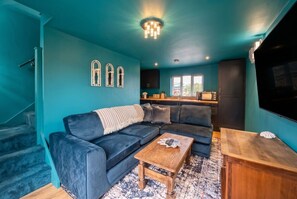 Televisión y chimenea 