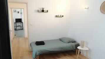 2 slaapkamers, reisbedje, gratis wifi, beddengoed