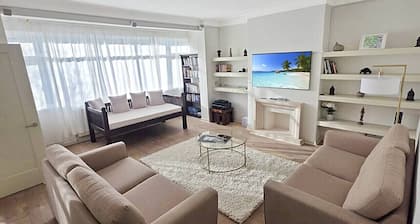 Spacious 3BR Home in Heart of Wimbledon