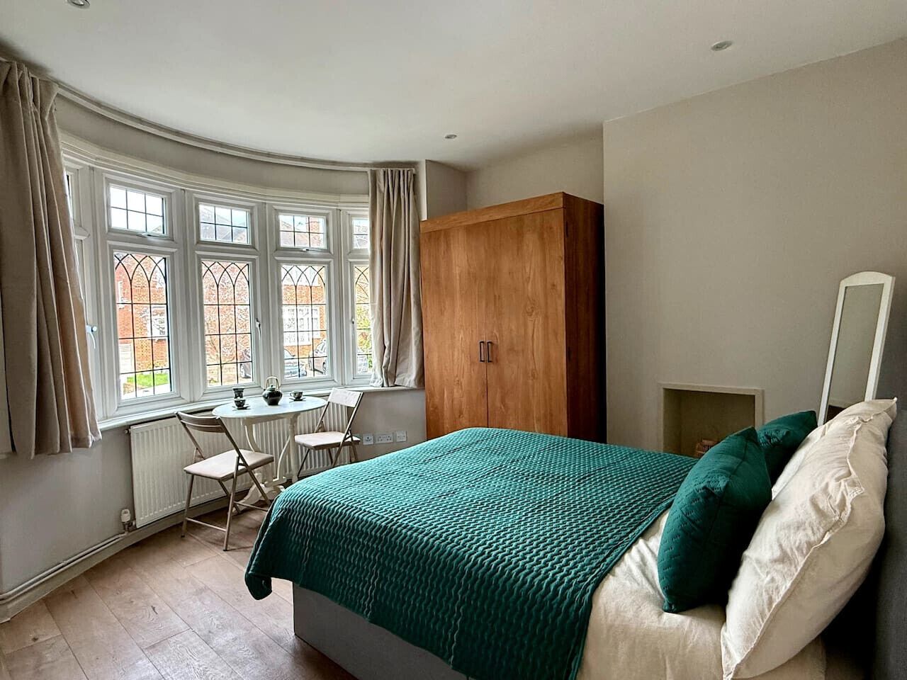 3 bedrooms, desk, iron/ironing board, travel cot