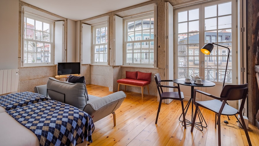 Pretty Apartment With Modern Comforts