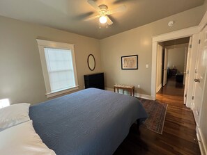 2 slaapkamers, een bureau, wifi, beddengoed