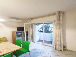 Apartment, 1 Schlafzimmer, Balkon | Speisen