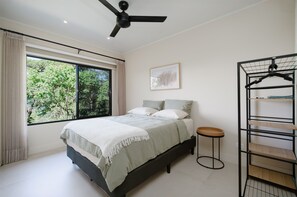 3 bedrooms, free WiFi, bed sheets - Casa Cali Beautiful Rainforest Hideaway  (Savegre)