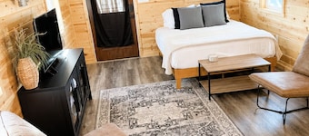 Private Tiny Cabin in Glendive Near Makoshika Park - Free Parking & WiFi