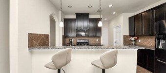Cozy & Spacious Getaway with King bed and Backyard