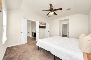 4 soveværelser, skrivebord, strygejern/strygebræt, gratis Wi-Fi