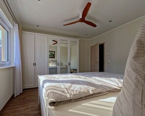 2 bedrooms, travel cot, WiFi, bed sheets - Barrier-free vacation home on the outskirts of Dresden (Bannewitz)