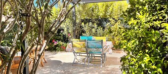 Fully air-conditioned, quiet house with garden 300m from town center