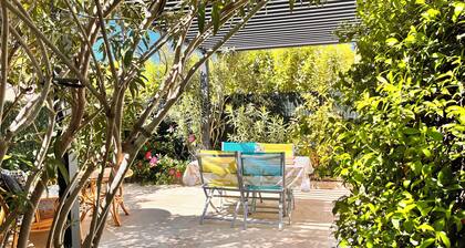 Fully air-conditioned, quiet house with garden 300m from town center