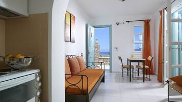 Suite familiar, balcón, vistas al mar | Caja fuerte, cortinas opacas, sistema de insonorización
