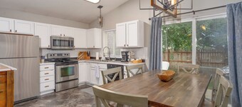 Central Hayden Retreat • Fireplace, Fast WiFi, Fire Pit, Garage Park, DreamCloud