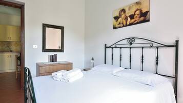 2 habitaciones, tabla de planchar con plancha, wifi y ropa de cama