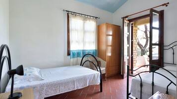 2 habitaciones, tabla de planchar con plancha, wifi y ropa de cama