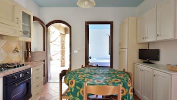 Micro-ondes, four, plaque de cuisson