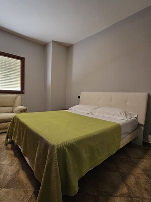 Appartement, balcon, vue plage | 2 chambres, Wi-Fi gratuit