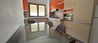 Elly Seaside Apartment