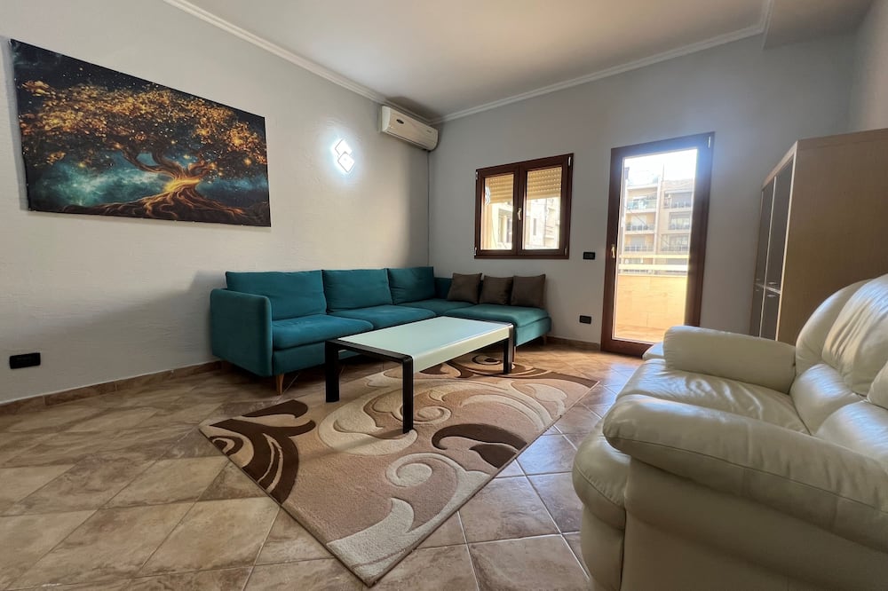 Elly Seaside Apartment